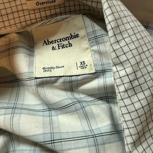 Button down - Picture 2 of 3